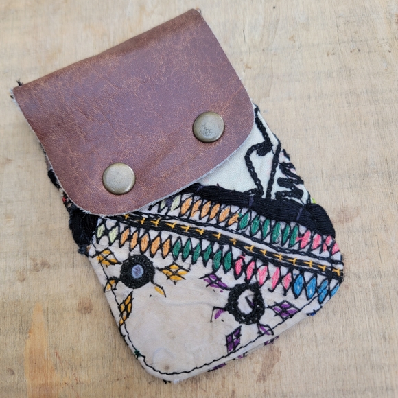 🌎👽 Free People Boho Embroidered Repurposed vtg banjara hippie Wallet card case - Picture 9 of 16